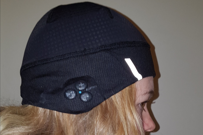 materiaal en look muts met bluetooth speakers