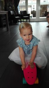 Sara Nijdam Skateboard - Cadeaus, taart en gezelligheid - Sara 3 jaar